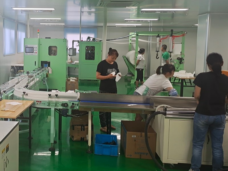 斯普莱全自动洗脸巾生产线，全自动折叠机+储料架+切断机+包装机生产现场实拍